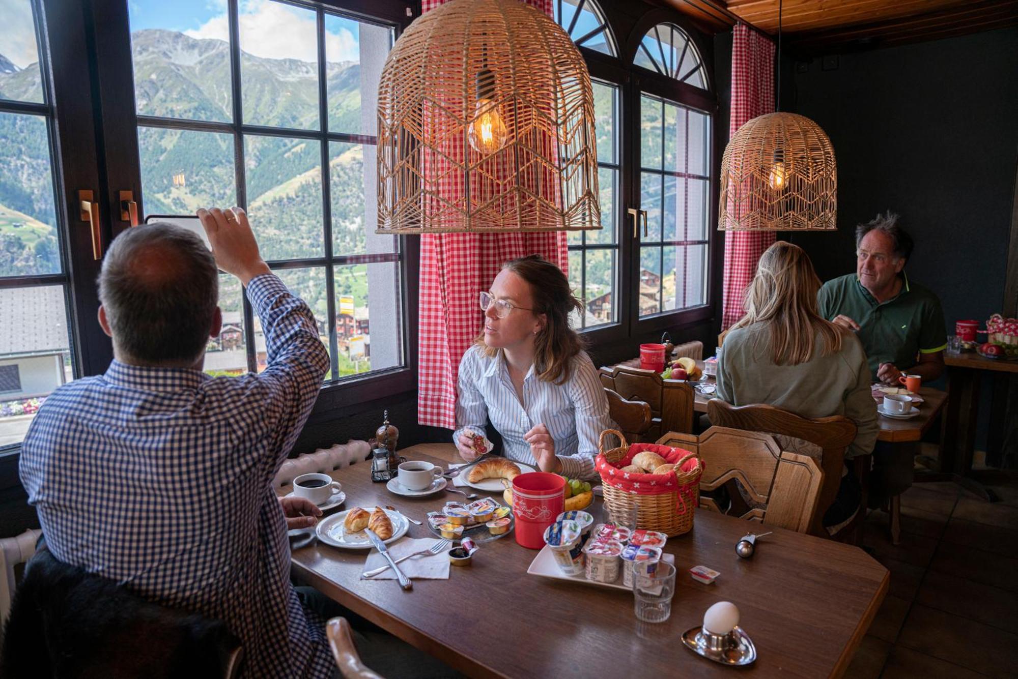 Alte Bock 2.0 Bed & Breakfast Grachen Ngoại thất bức ảnh