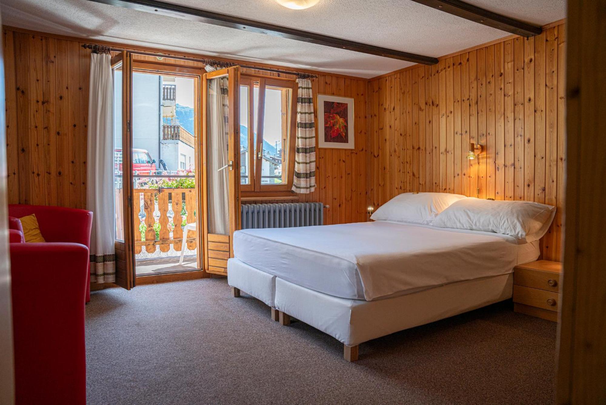 Alte Bock 2.0 Bed & Breakfast Grachen Ngoại thất bức ảnh